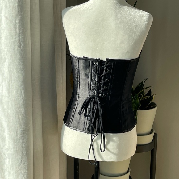 Iconic Diva corset from Agent Prococateur - Picture 3 of 6